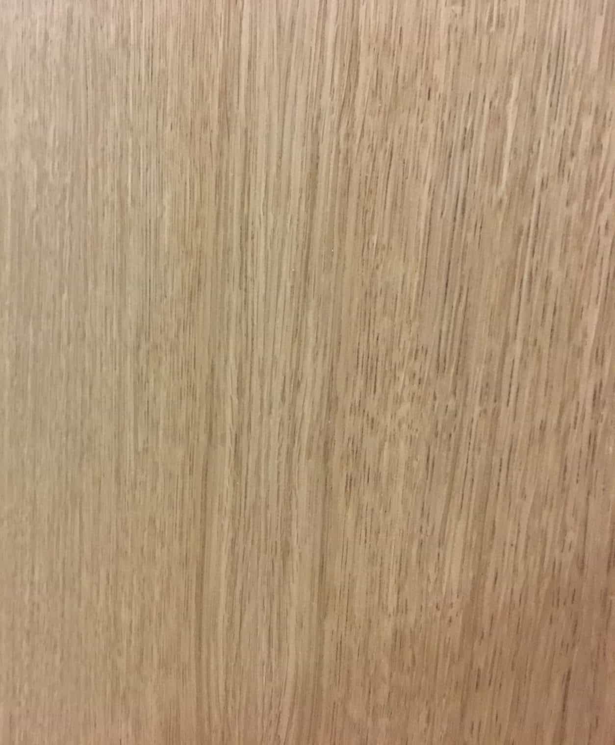 Muestra de chapa de roble barnizado — acabado Vaisac