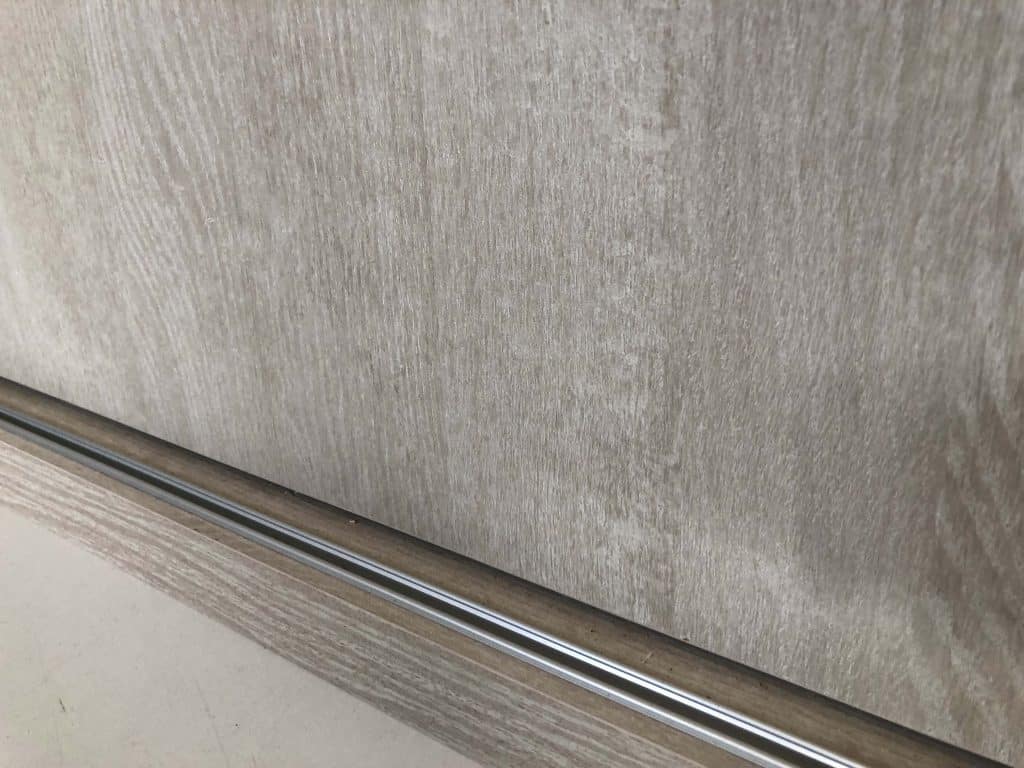 Guía inferior de mueble de comedor corredero